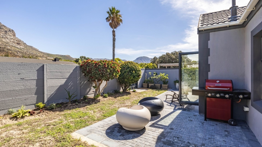 3 Bedroom Property for Sale in Lakeside Western Cape